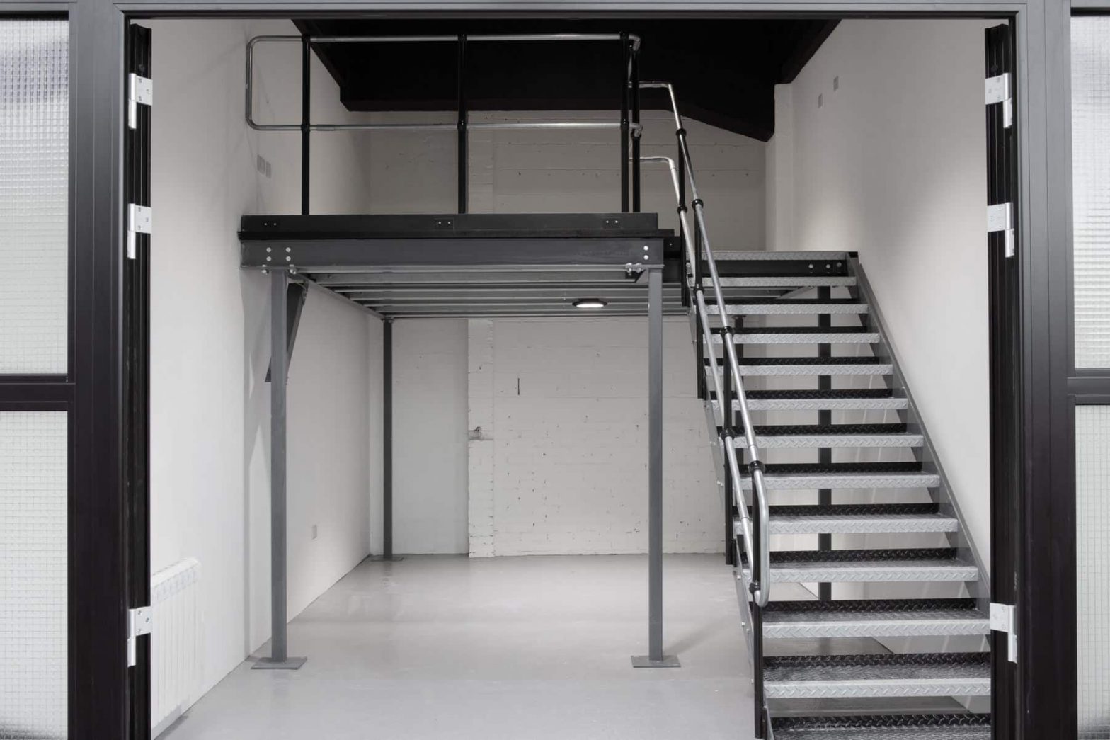 Warehouses and industrial units to rent in West London
